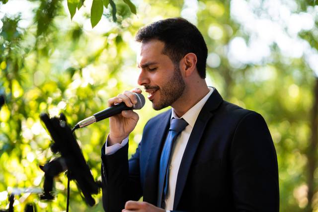 Cristóbal Parada Cantante