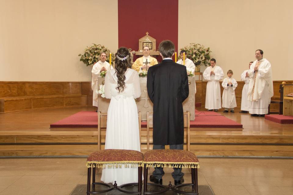 Los novios en la iglesia