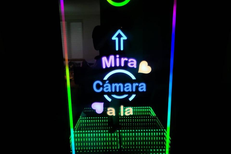 Espejo mágico y pista led