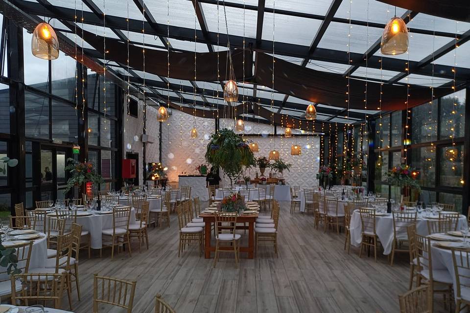 Los novios al centro