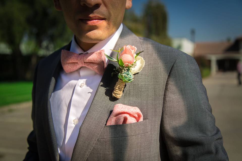 Boutonniere de novio con rosa