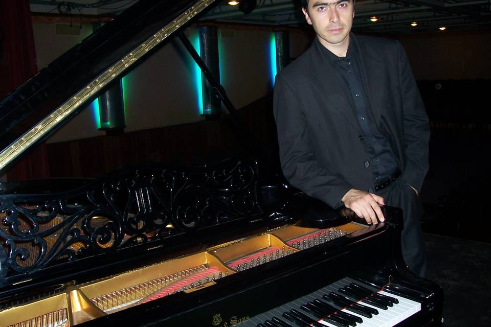 Junto al piano Steinway