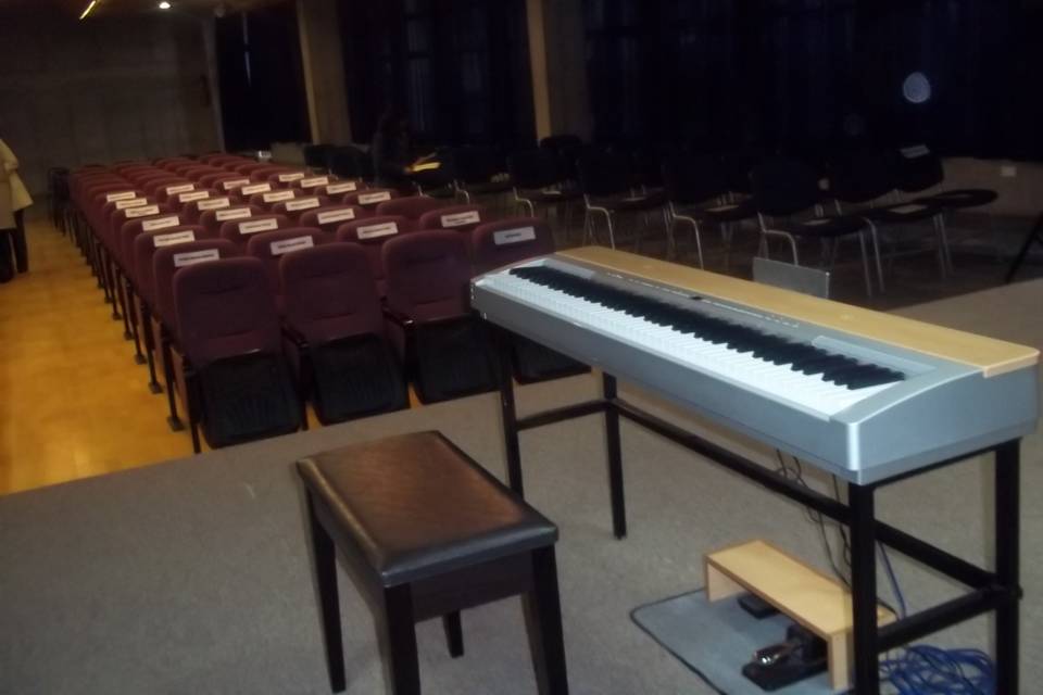 Piano Yamaha stage incluido