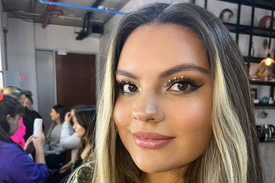 Maquillaje glam fiesta