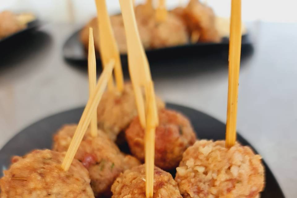 Albóndigas con salsa de maní