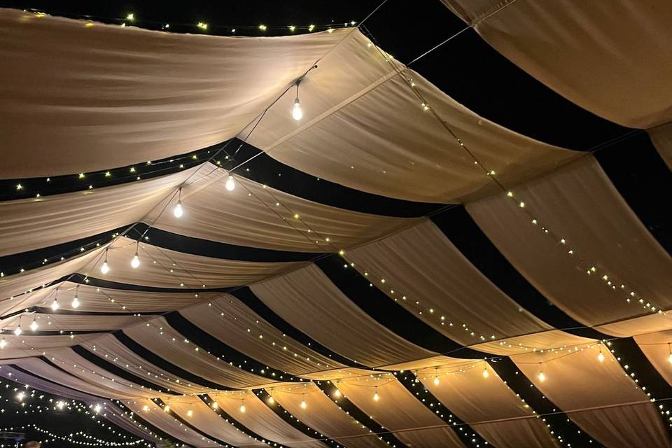Toldos y luces incluidos
