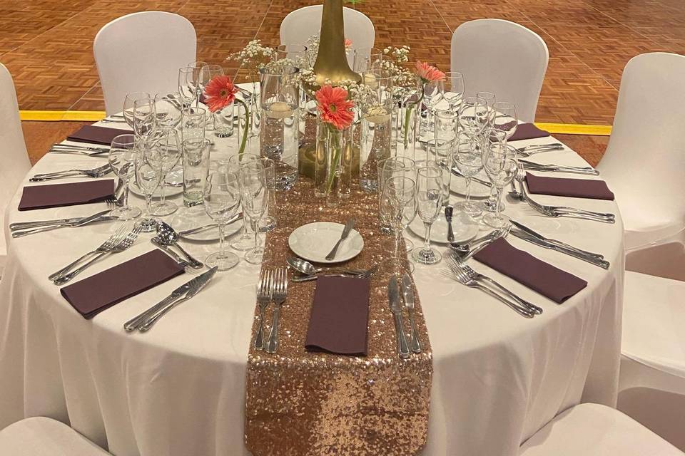 Base dorada con flores