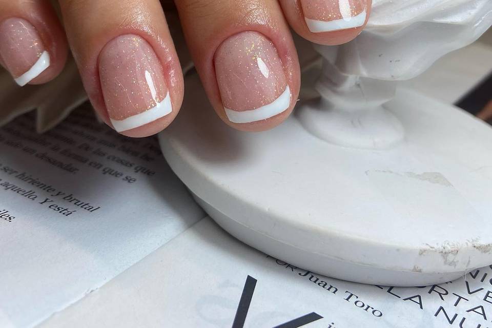 Manicure permanente y francesa