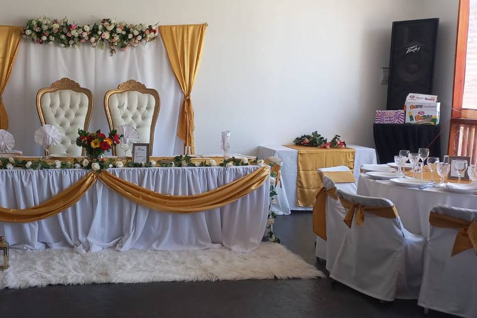 Decoración mesa novios