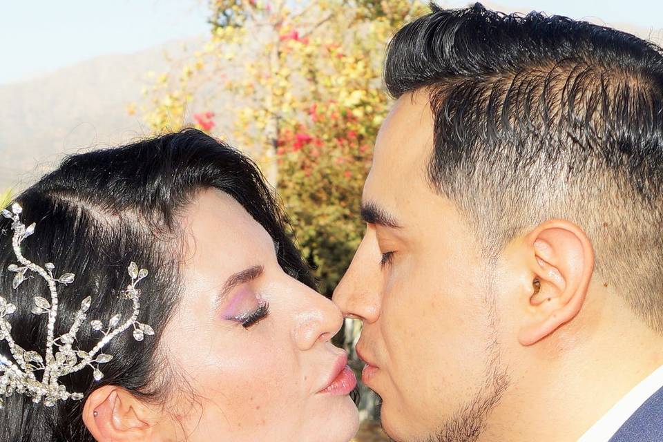 Beso Pareja feliz 1