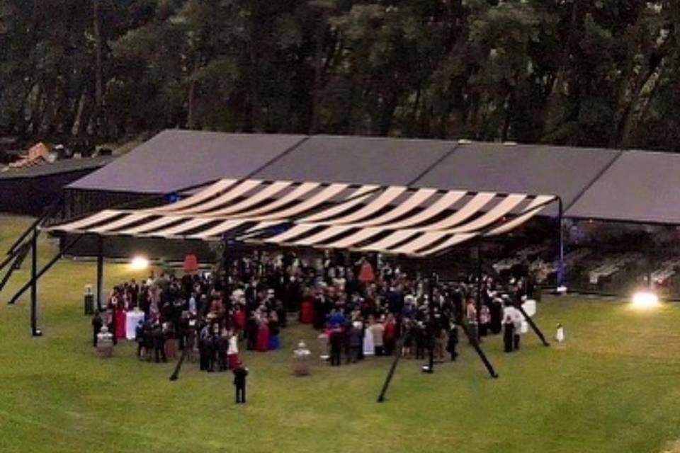 Carpa techo negro con toldo