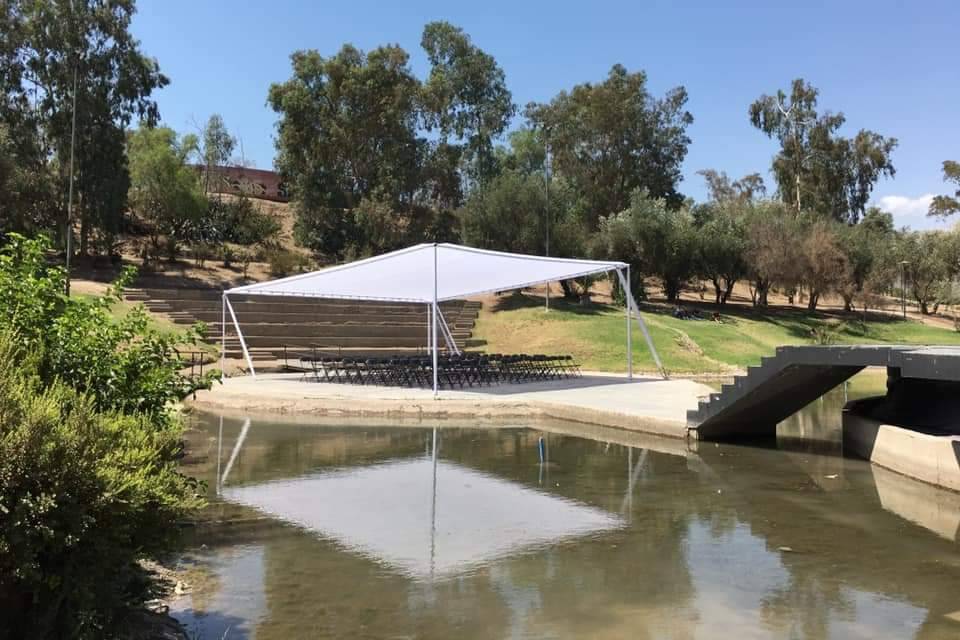 TOLDO BLANCO/SILLAS