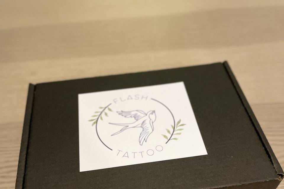 Entrega kit de tatuajes para bodas