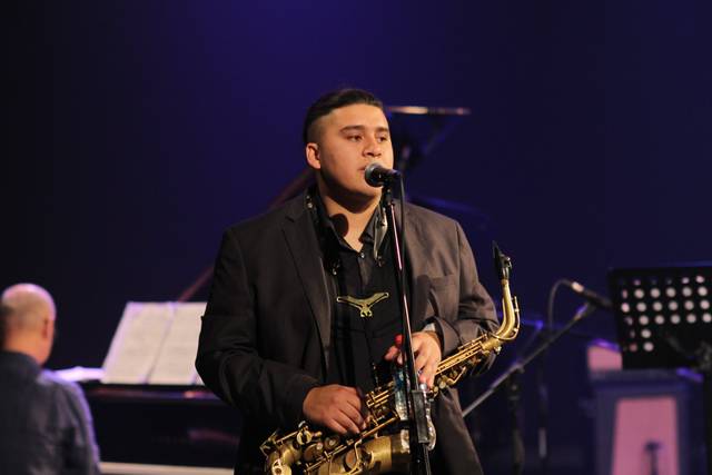 Elías Pradenas  - Saxofón