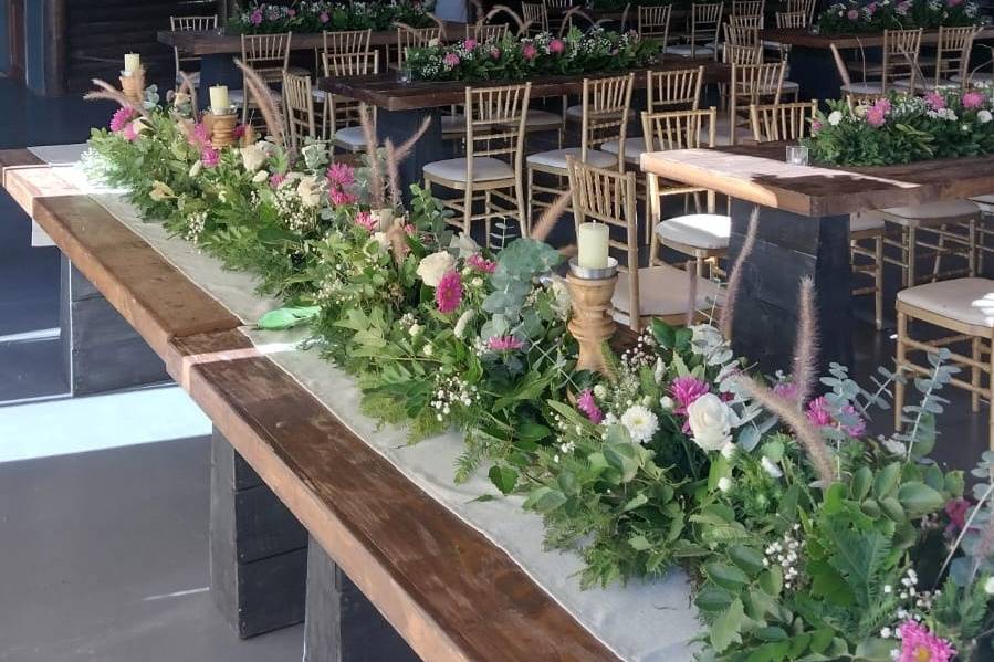 Mesa de novios y salón