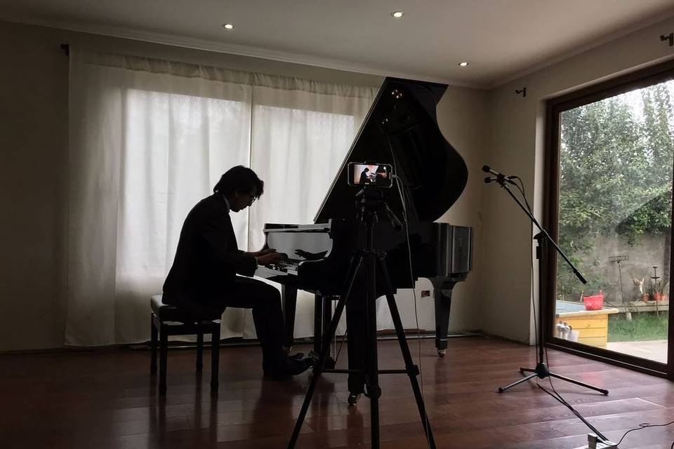Claudio Oliva - Pianista