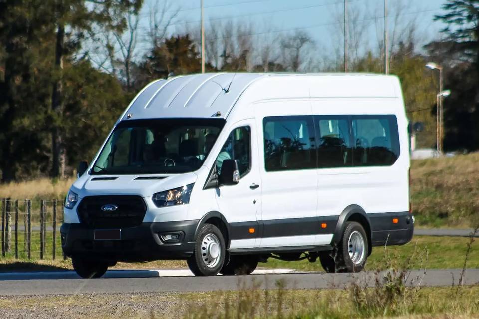 Muestra ford 17 pasajeros