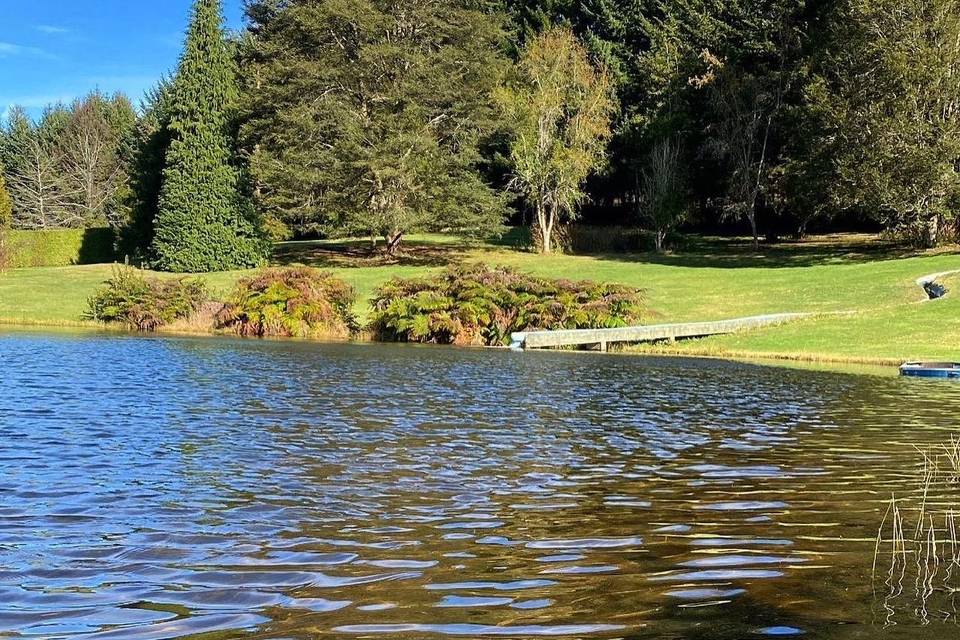 Laguna privada y tobogán