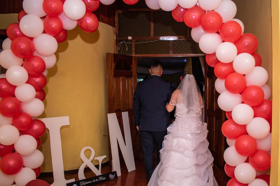 Novios en la entrada