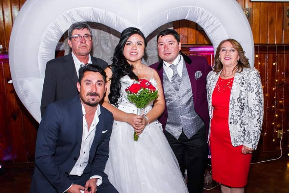 Familiares con los novios