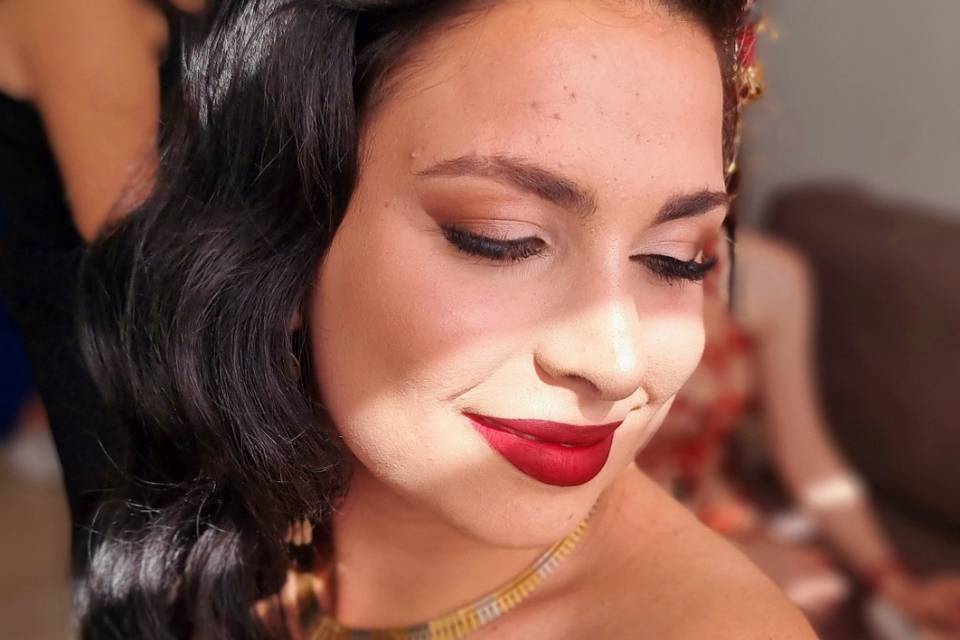 Primer plano maquillaje y pein