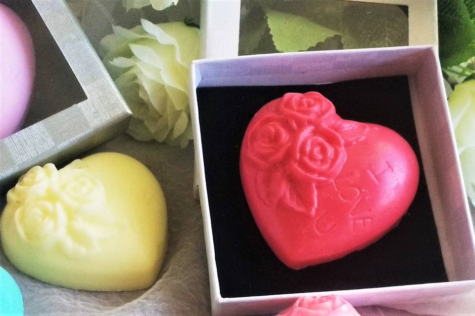 Jabón corazón rosa con caja