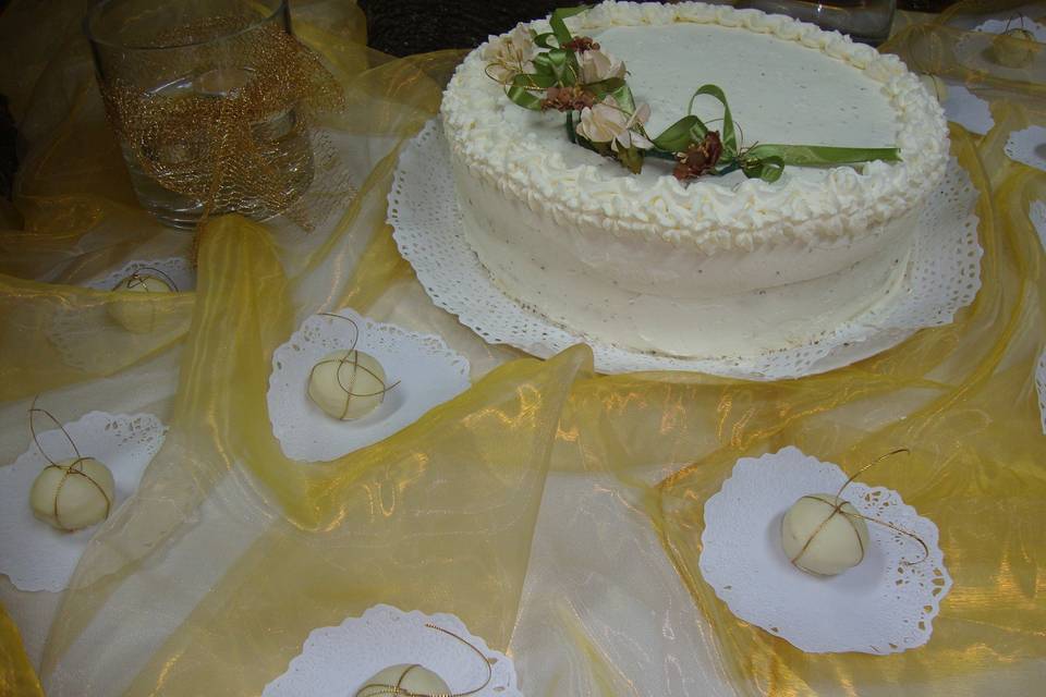 Torta de novios decorada en crema