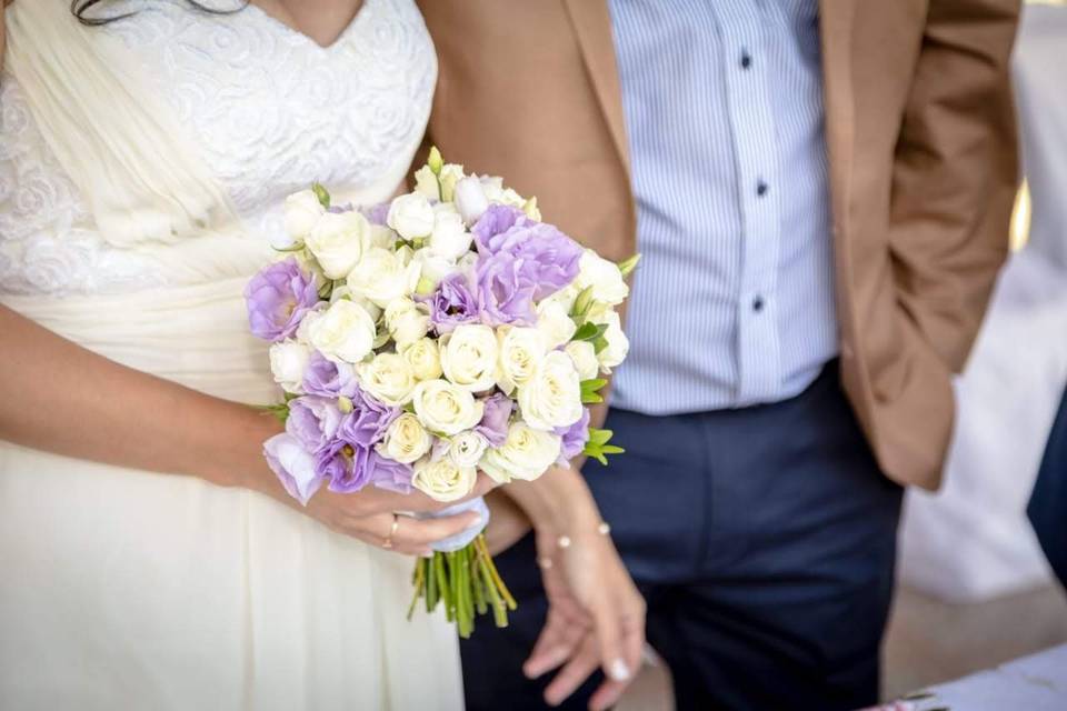 Ramo mini rosas y lisianthus