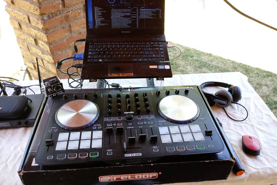 DJ y equipos de sonido