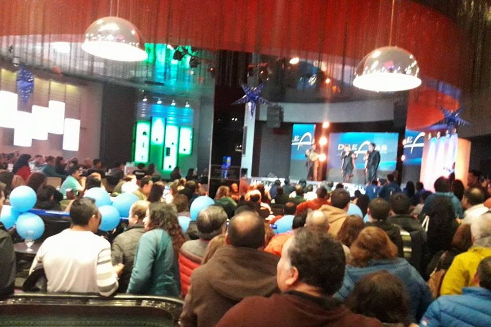 Con escenario