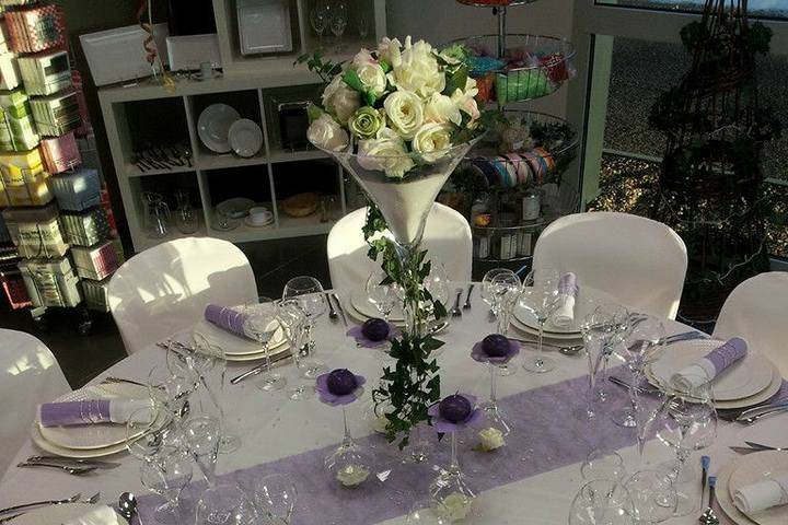 Montaje de mesa en color lila