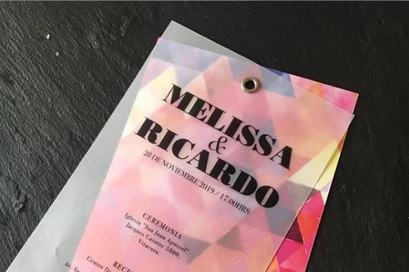 Invitación vellum triángulos