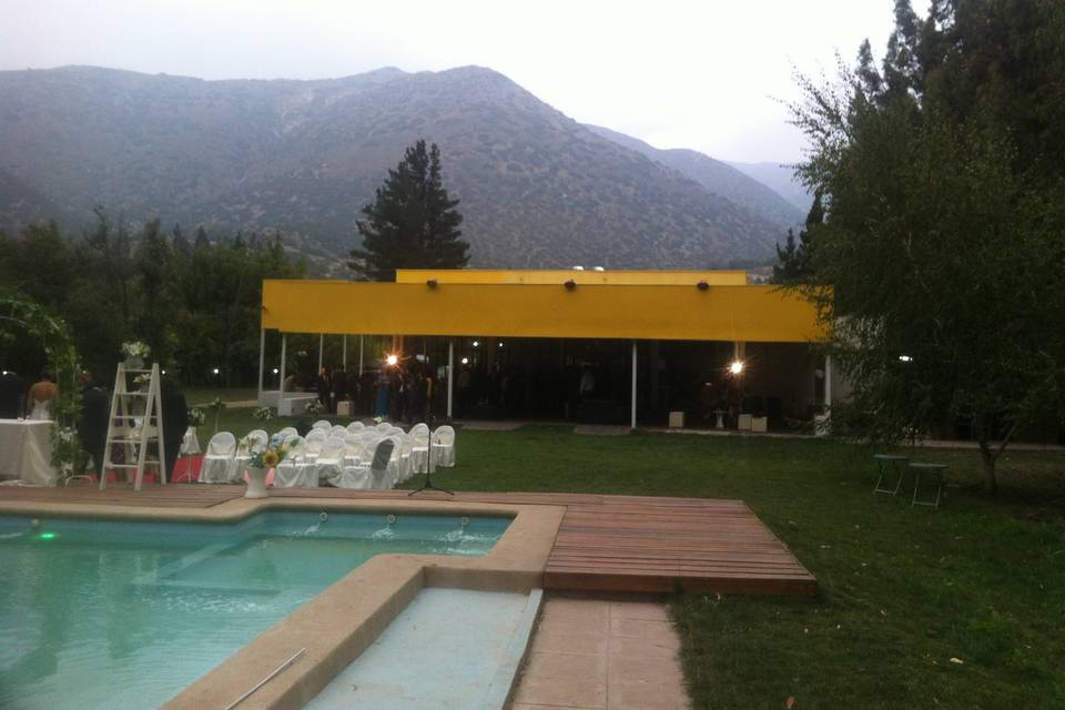 Ceremonia junto a la Piscina