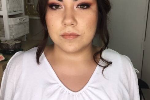 Maquillaje y peinado