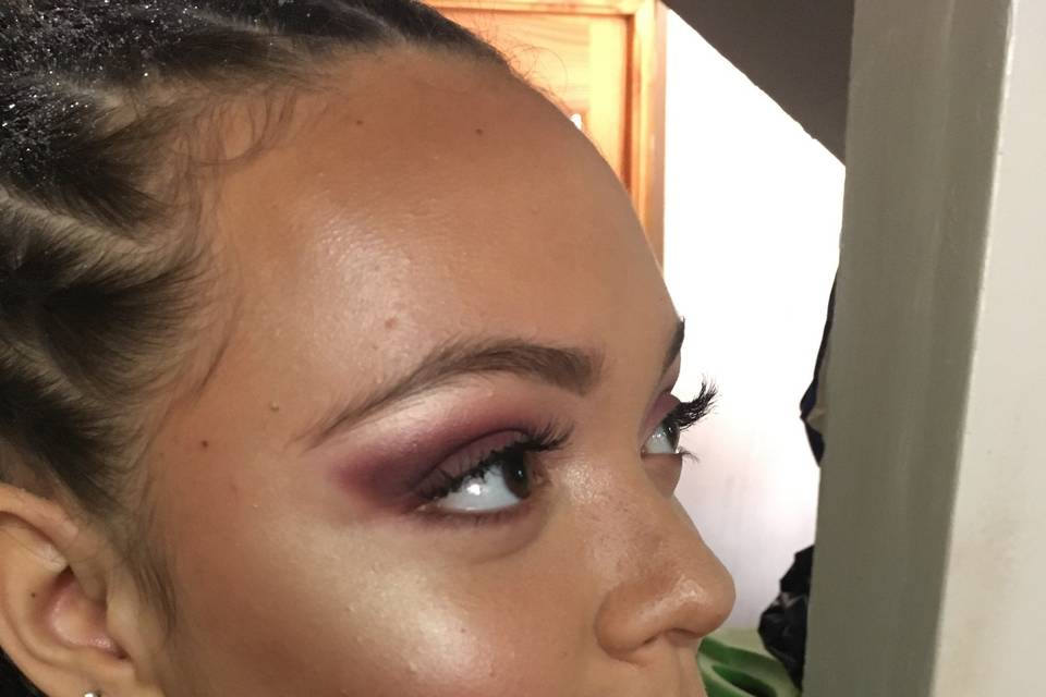 Maquillaje y peinado