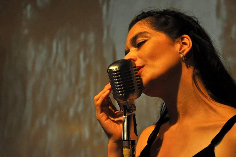 Valentina Carrrillo, vocal