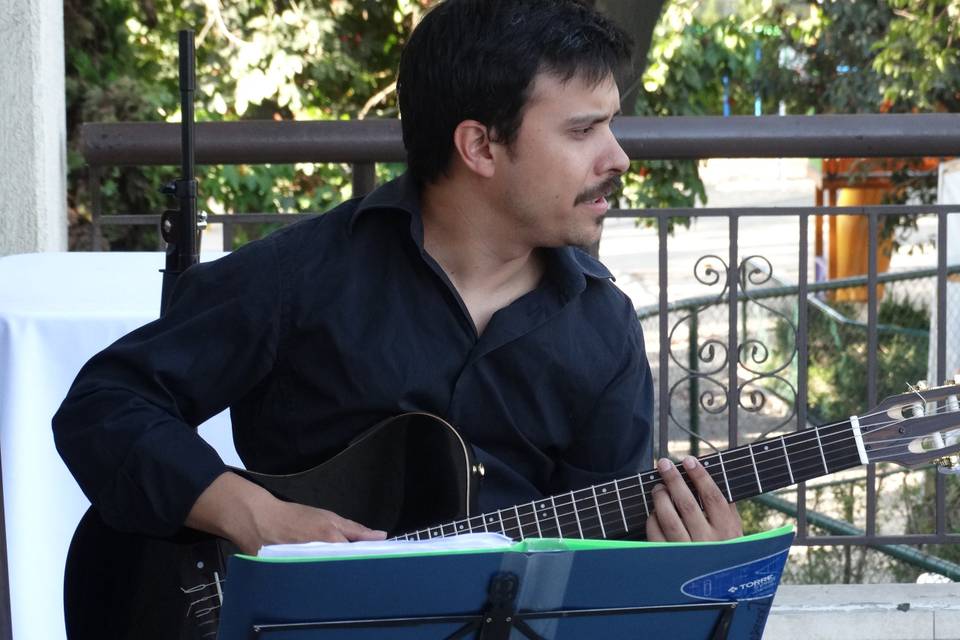 Pablo Galarce, guitarra y voz