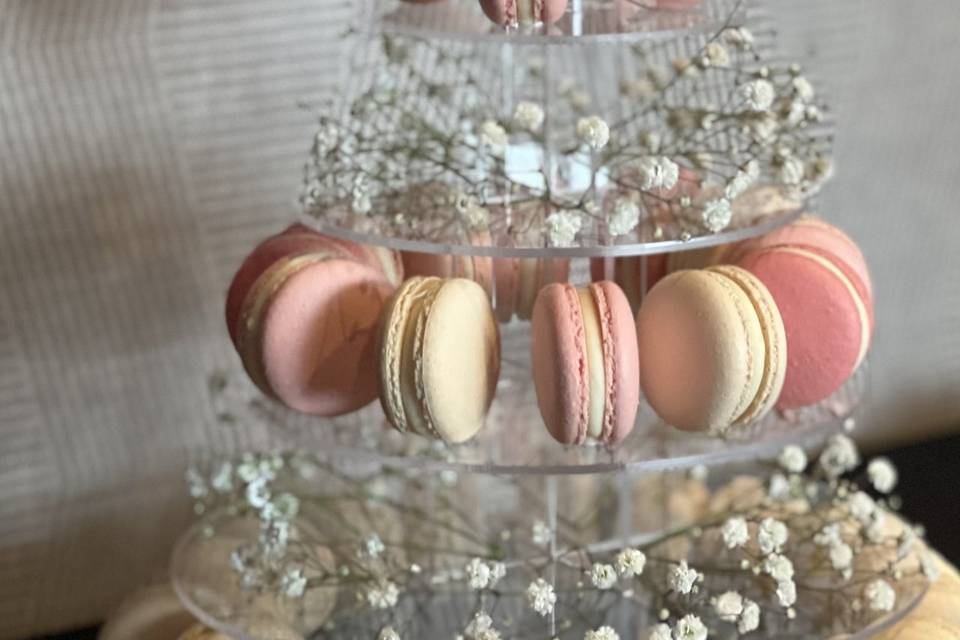 Torre 36 macarons con flores