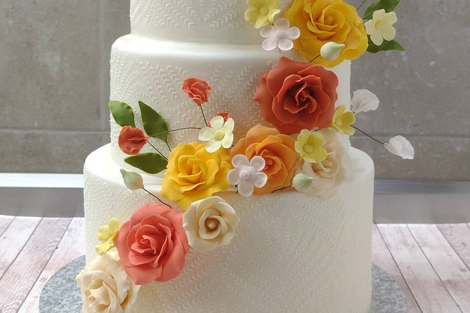 Pastel de bodas, con flores