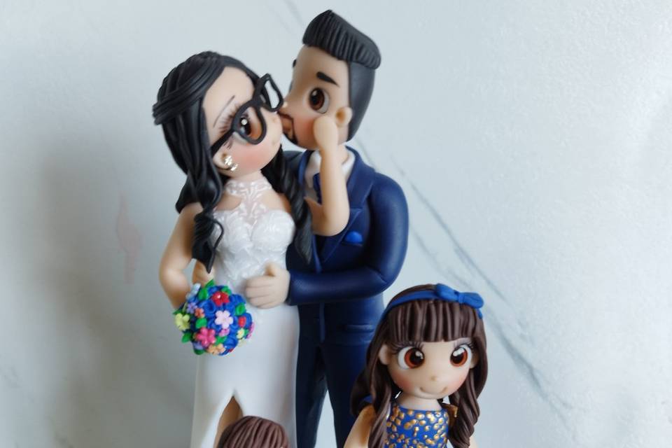 Familia novios beso