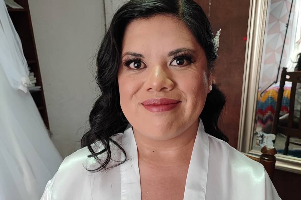 Maquillaje y peinado Macarena