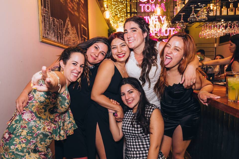 Novia y sus amigas