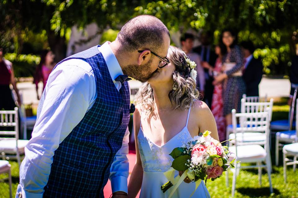 El beso de los novios