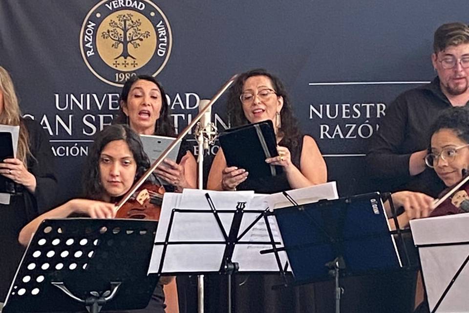 Cantante lírica Claudia Yáñez