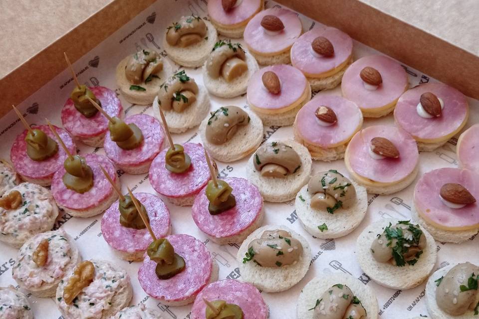 Canapé surtidos