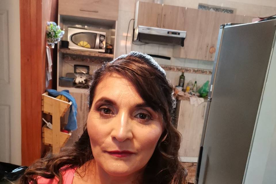 Maquillaje y peinado