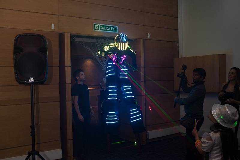 Robot led gigante
