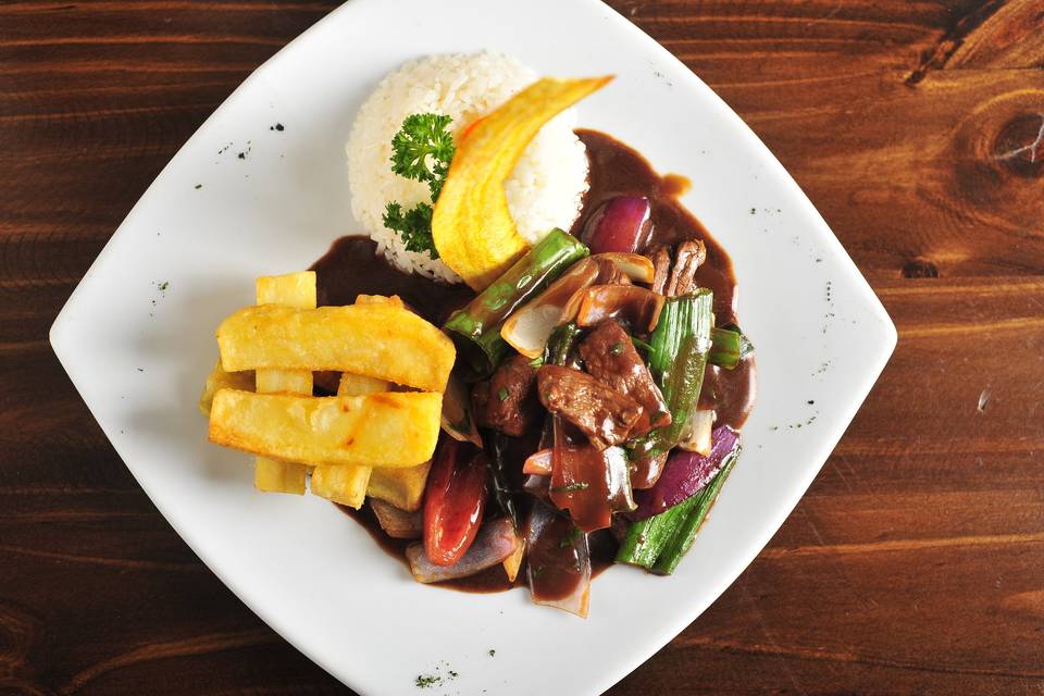 Lomo saltado