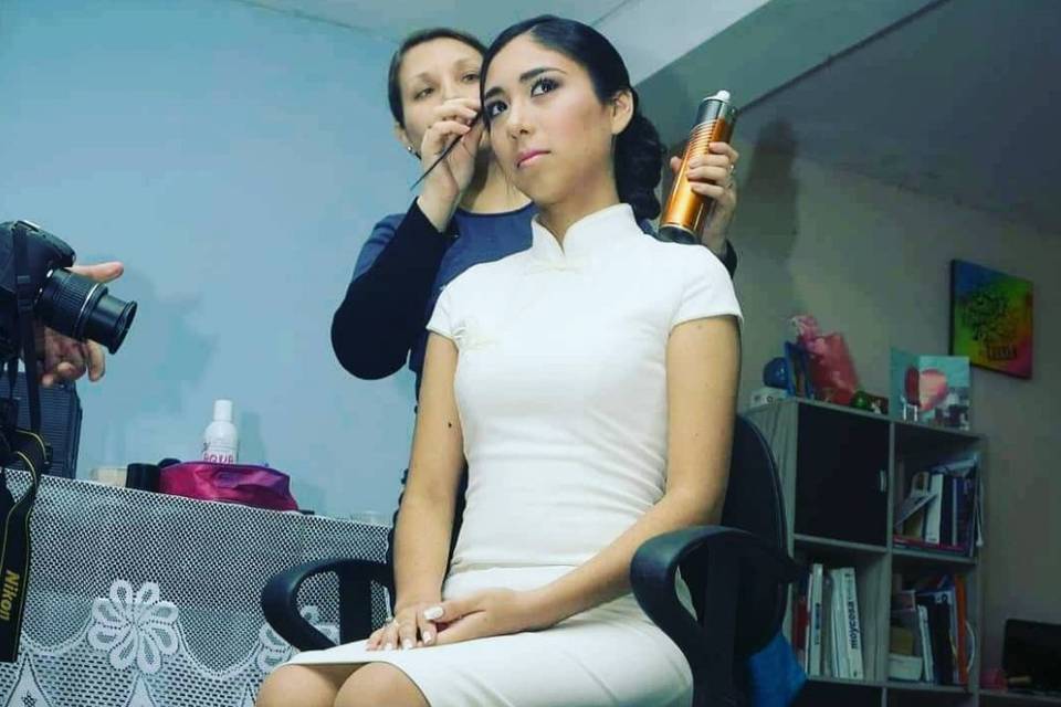 Maquillaje y peinado novia