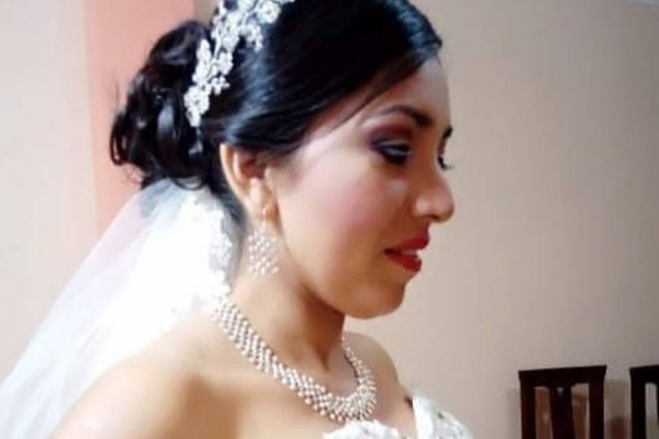 Maquillaje y peinado novia